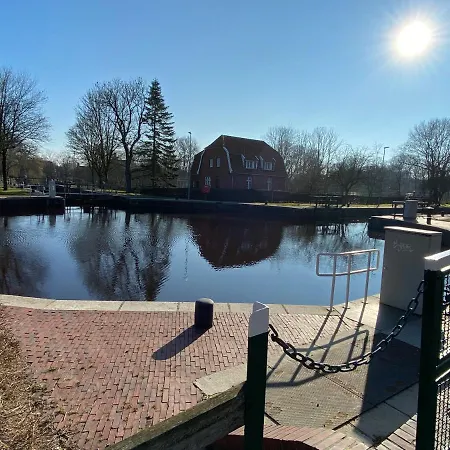Charmante Altbauwohnung An Der Kesselschleuse 3 * Emden